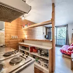 - Au Pieds Du Linga Châtel